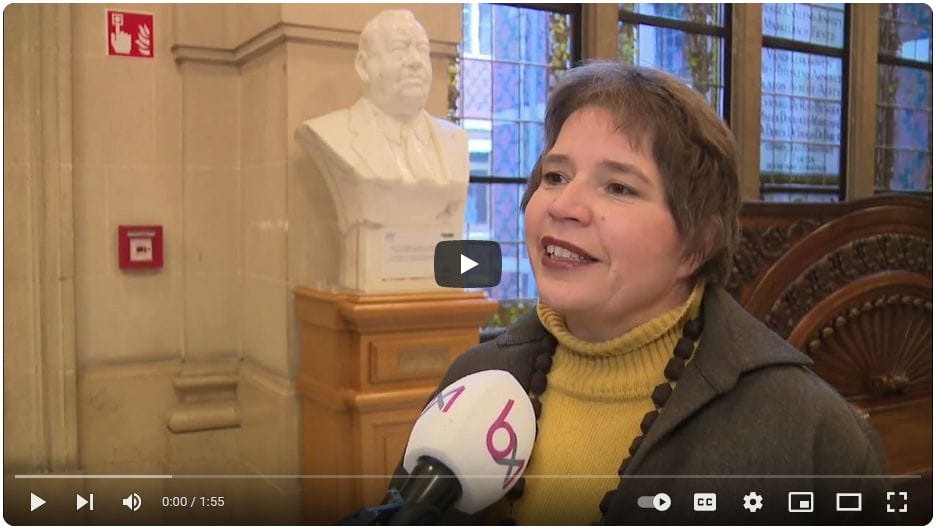 Reportage de BX1 le 19 décembre 2022 sur l'idée de retourner le buste de Roger Nols. On y découvre les interviews de la bourgmestre f.f. Cécile Jodogne (Defi) ainsi que de Serdar Topalka, formateur au MRAX. 